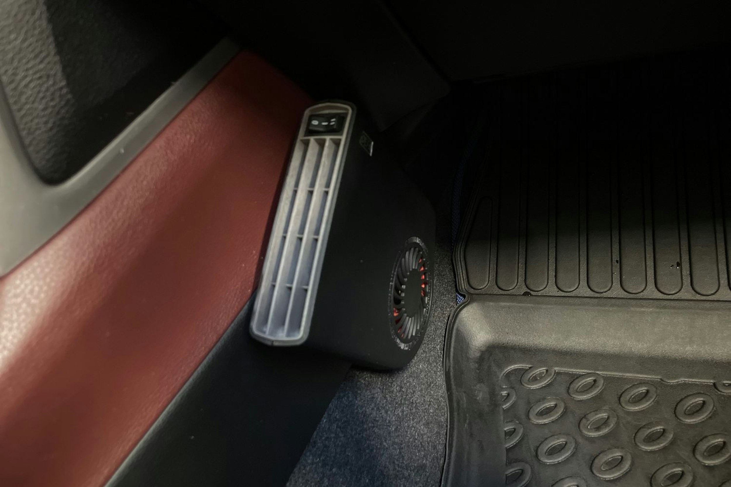 harmaa Toyota Corolla Cross 2023 kuva 32.