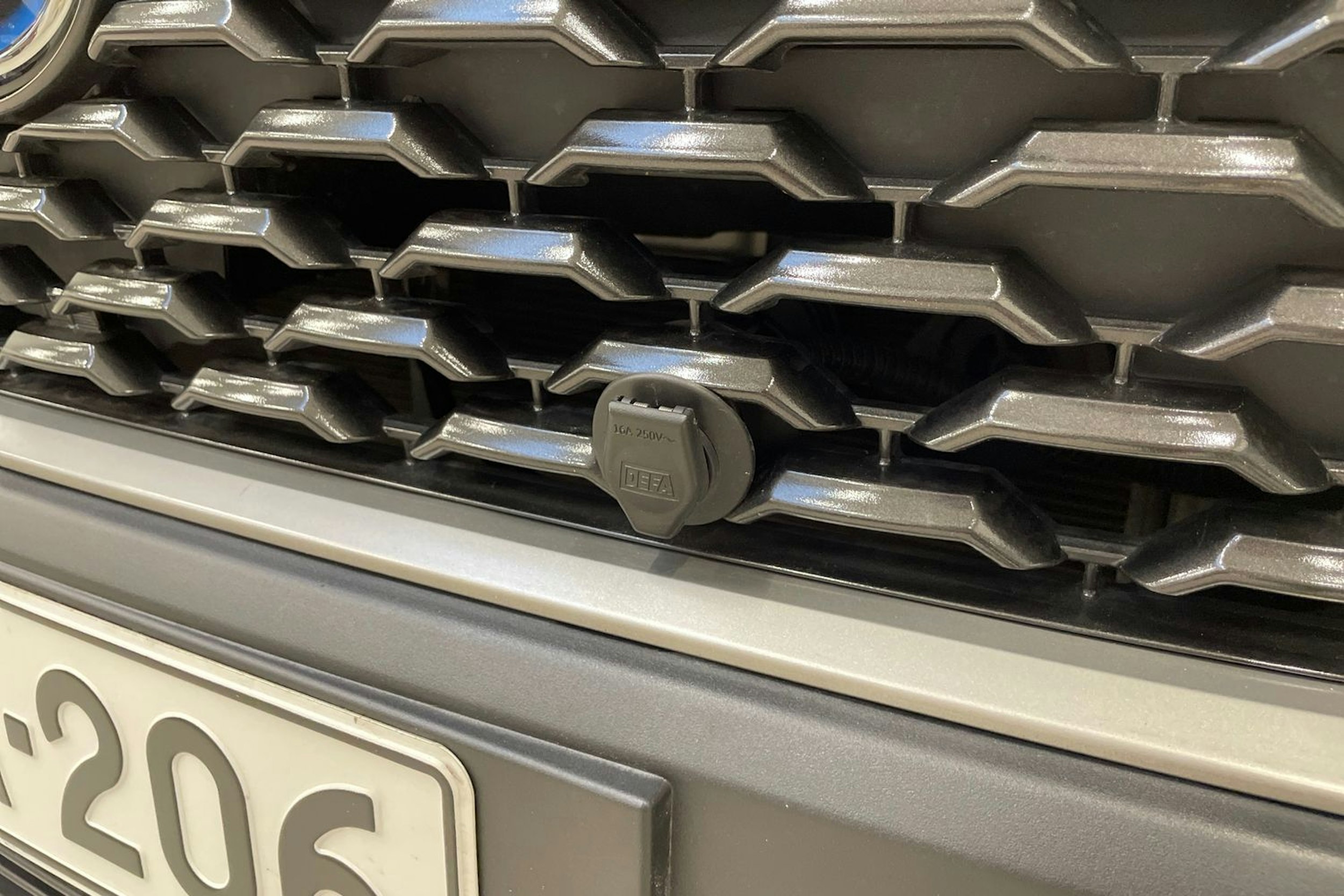 harmaa Toyota Corolla Cross 2023 kuva 33.