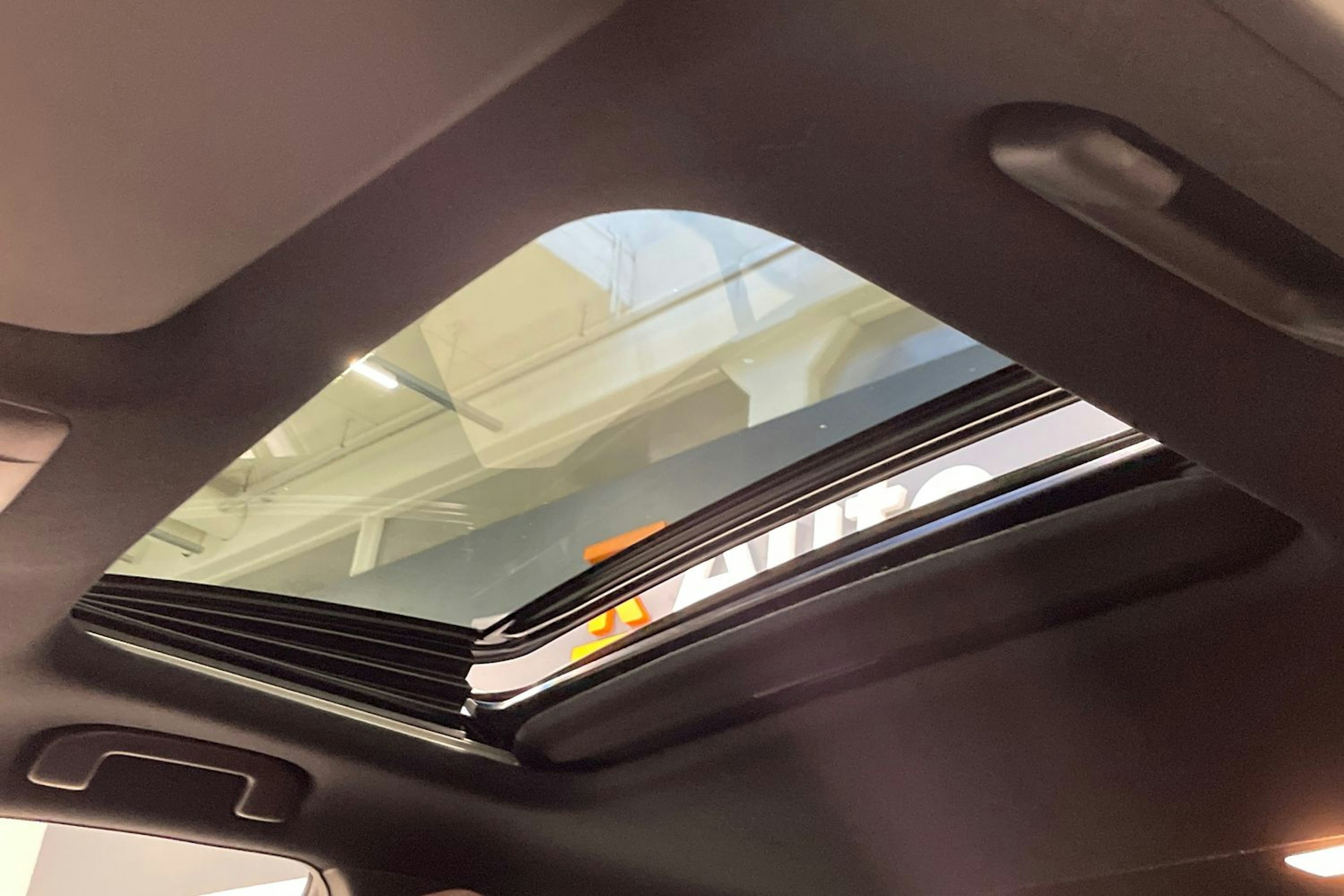 harmaa Toyota Corolla Cross 2023 kuva 35.