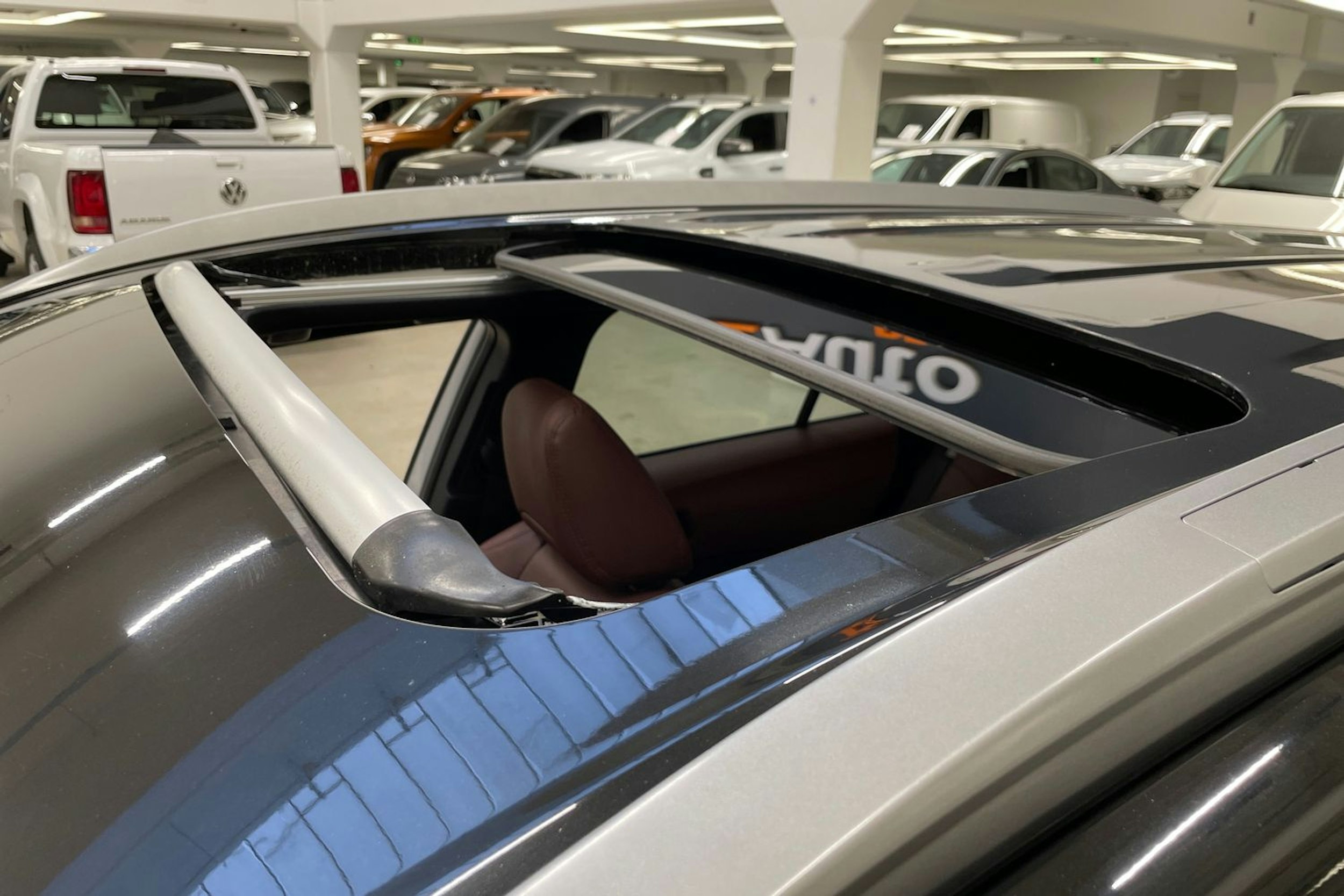 harmaa Toyota Corolla Cross 2023 kuva 36.