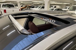 harmaa Toyota Corolla Cross 2023 kuva 36.