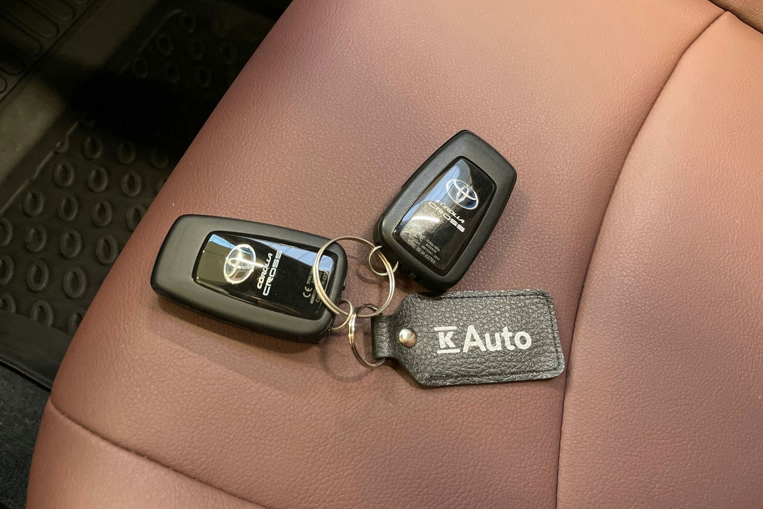 harmaa Toyota Corolla Cross 2023 kuva 37.