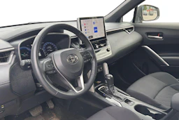 valkoinen Toyota Corolla Cross 2023 kuva 3.