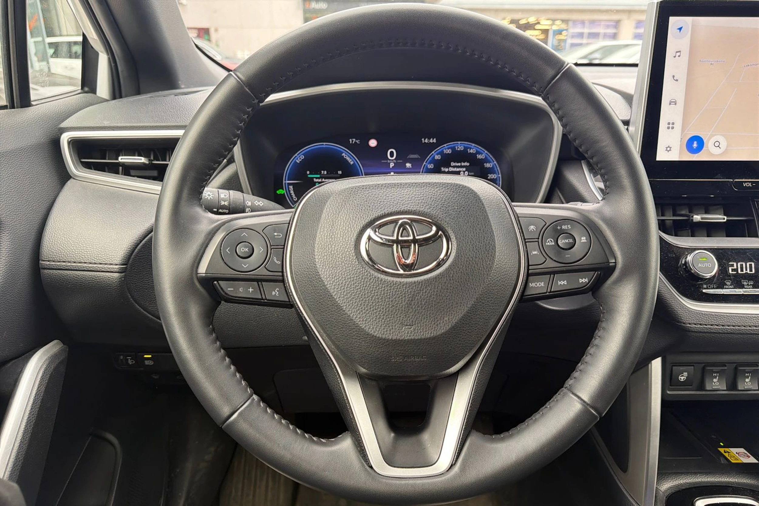valkoinen Toyota Corolla Cross 2023 kuva 4.