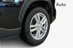 musta Toyota Corolla Cross 2023 kuva 11.