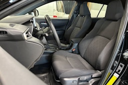 musta Toyota Corolla Cross 2023 kuva 14.