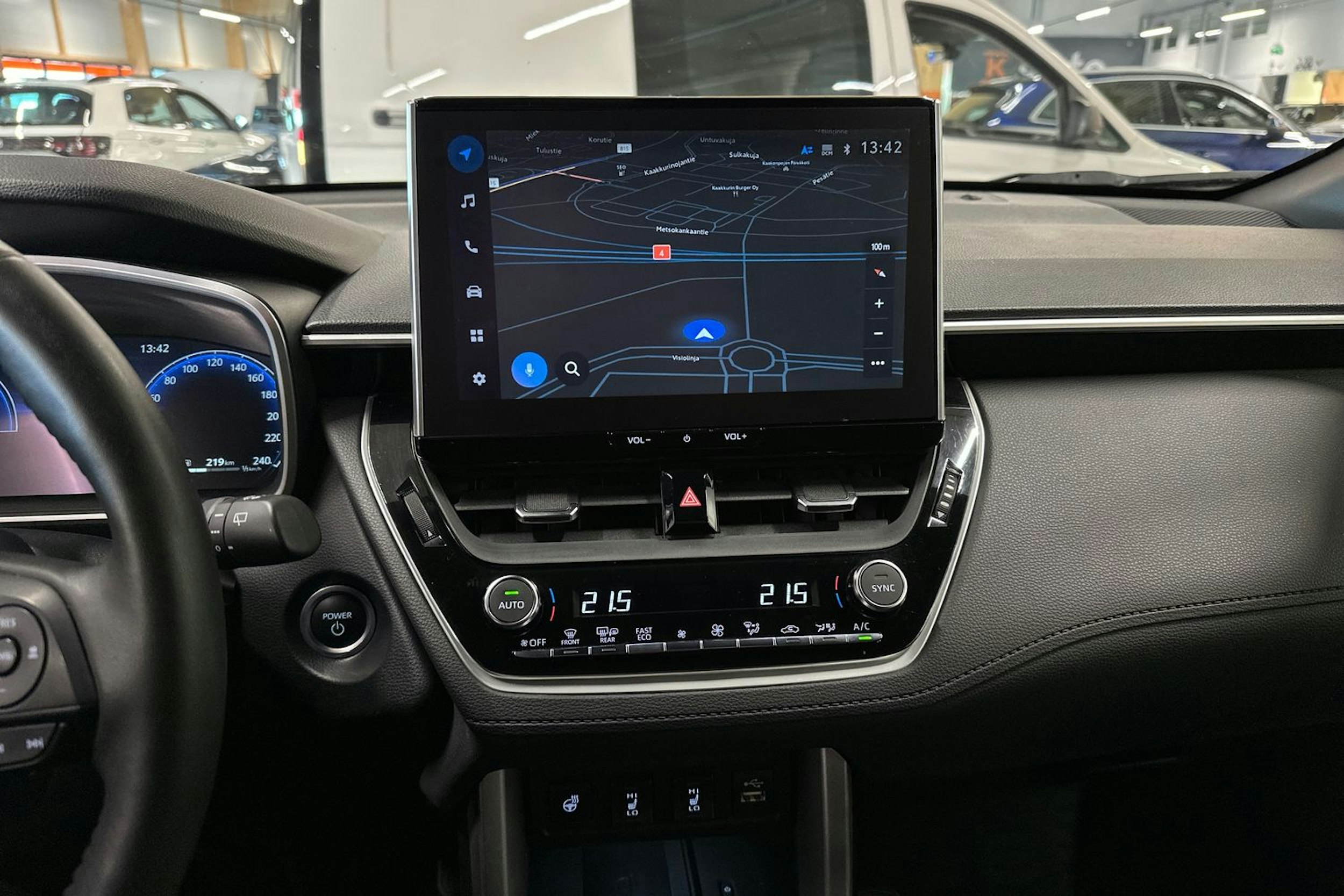 musta Toyota Corolla Cross 2023 kuva 18.