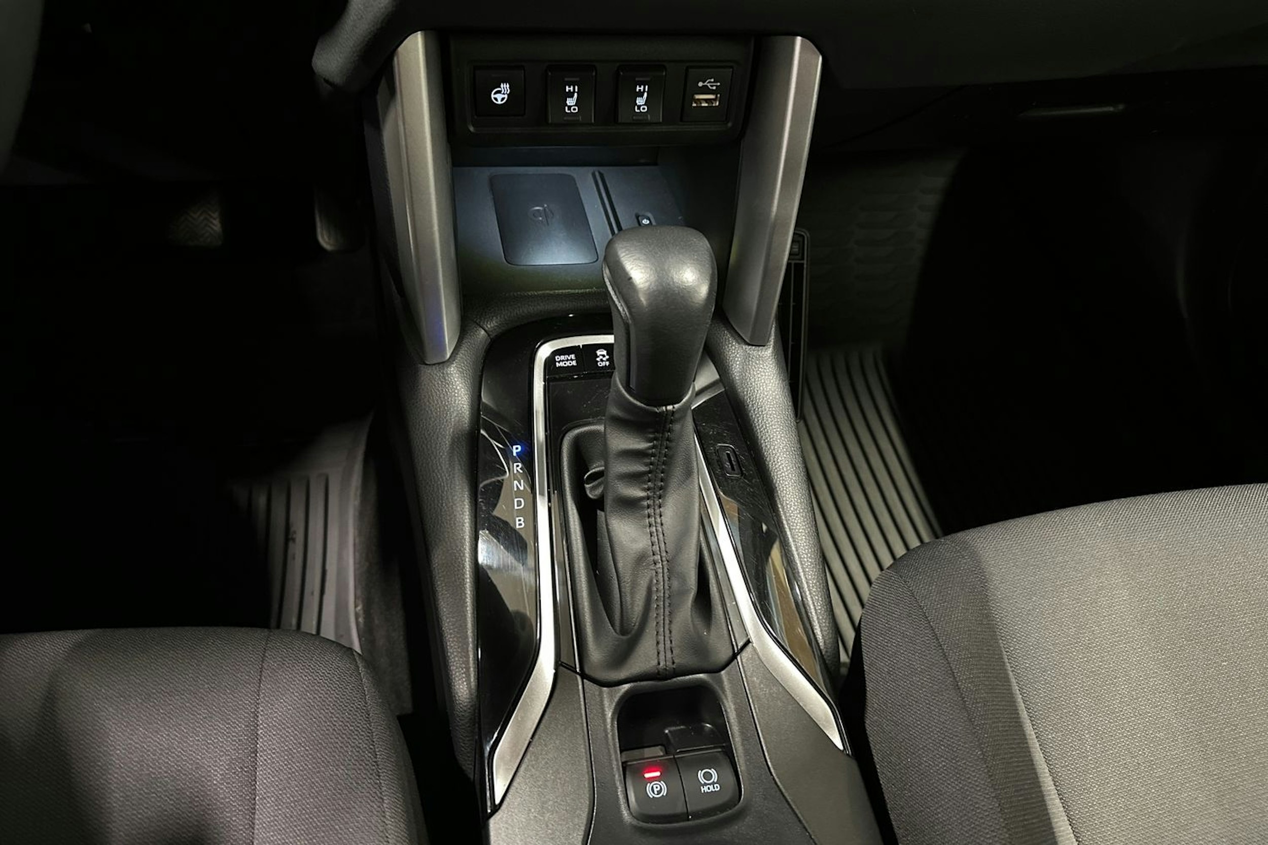 musta Toyota Corolla Cross 2023 kuva 20.