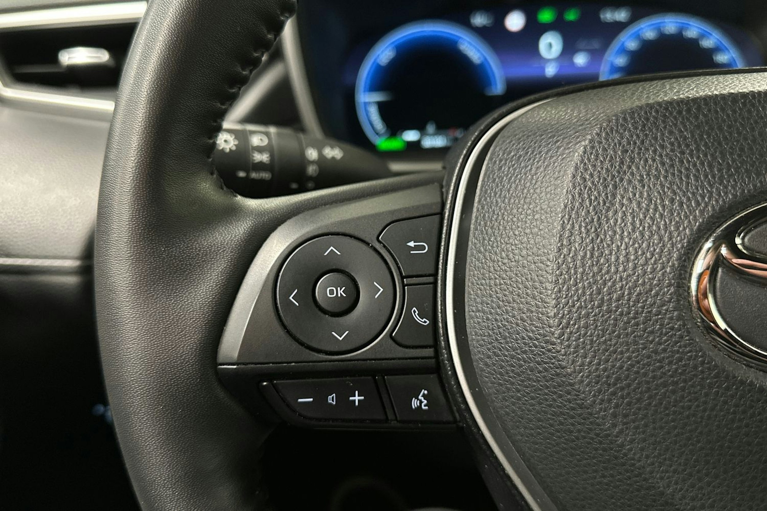 musta Toyota Corolla Cross 2023 kuva 22.