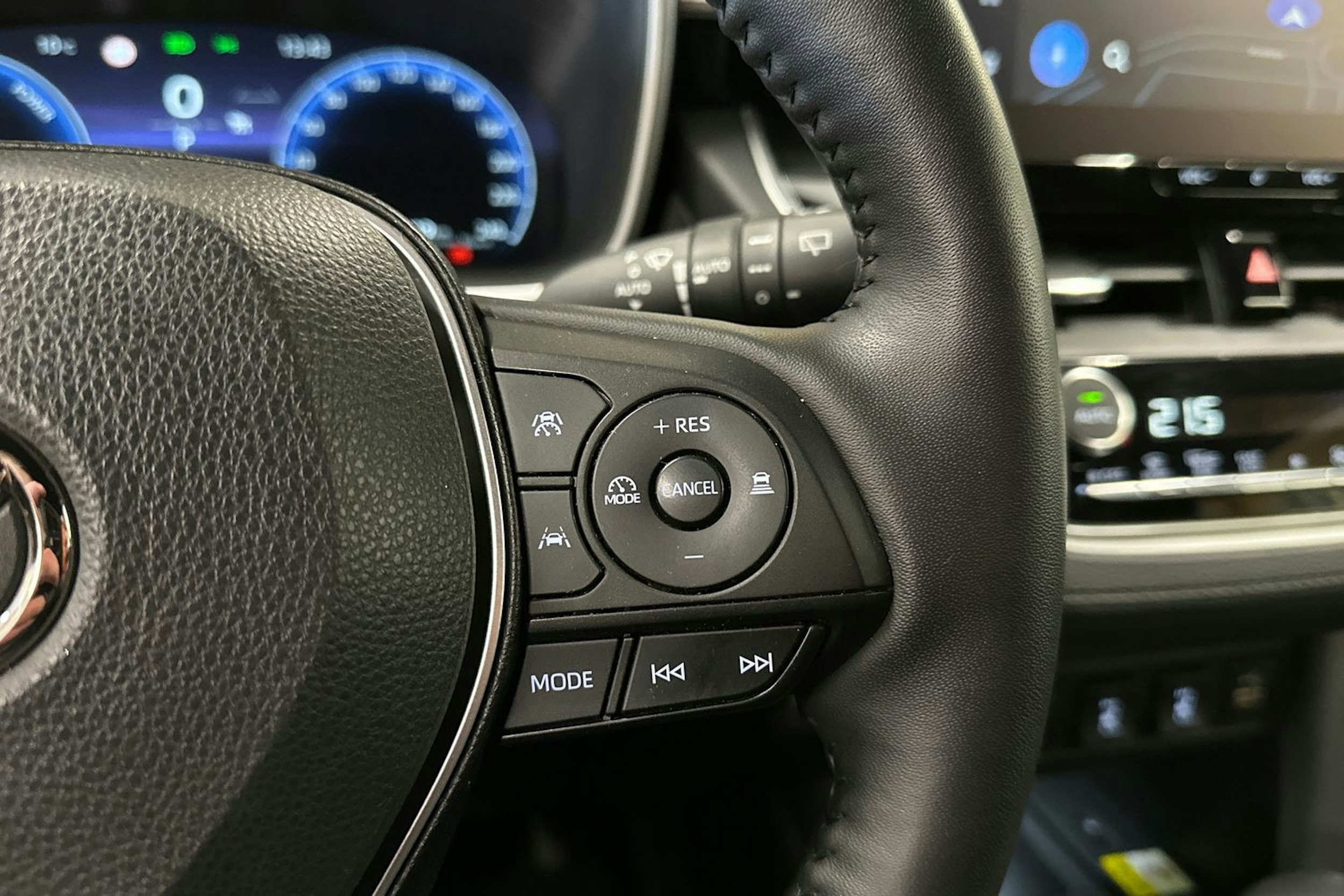 musta Toyota Corolla Cross 2023 kuva 23.