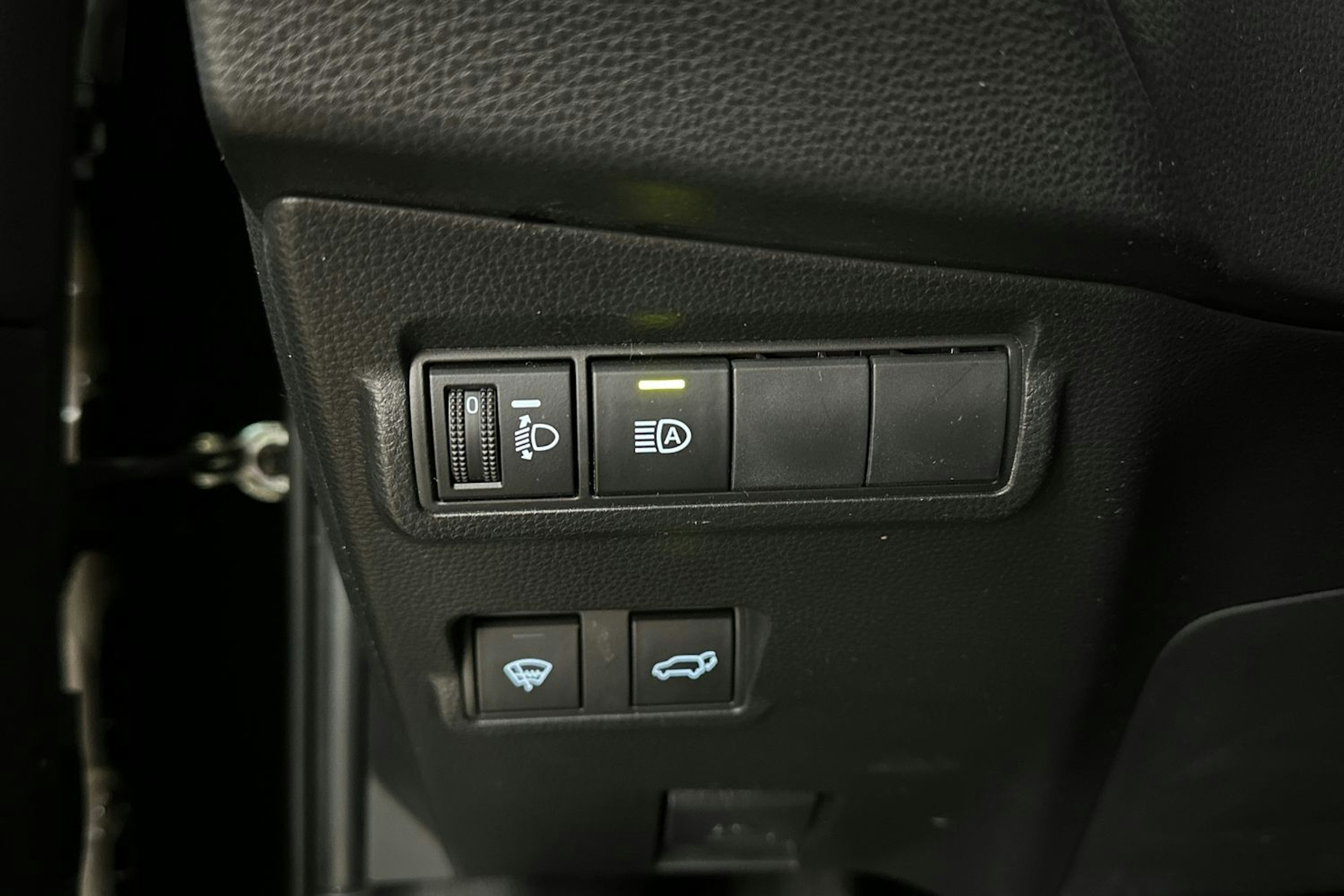 musta Toyota Corolla Cross 2023 kuva 24.