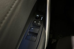 musta Toyota Corolla Cross 2023 kuva 25.