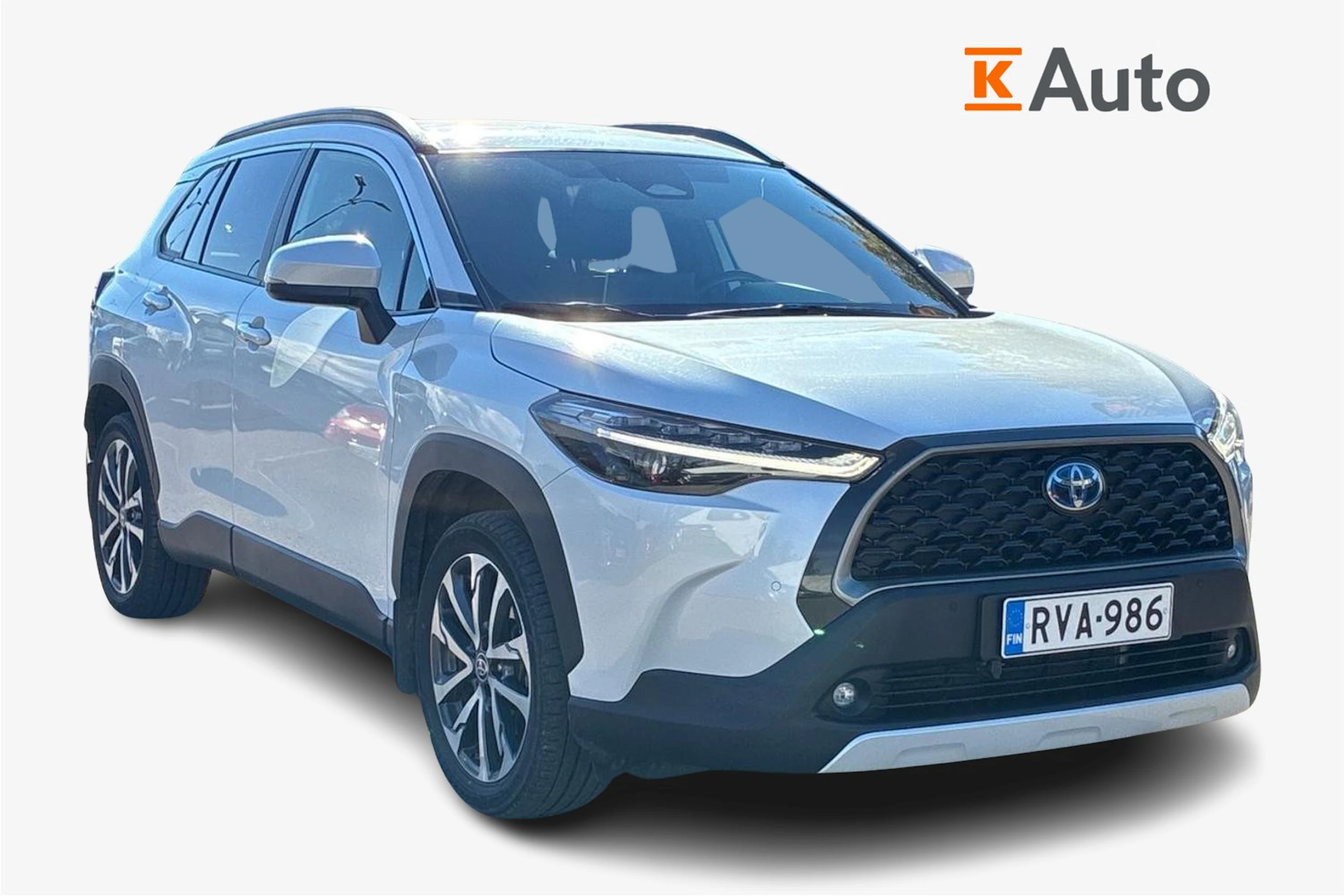 valkoinen Toyota Corolla Cross 2023 kuva 1.