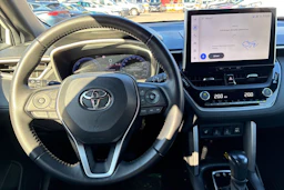 valkoinen Toyota Corolla Cross 2023 kuva 4.