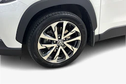valkoinen Toyota Corolla Cross 2023 kuva 9.