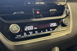 valkoinen Toyota Corolla Cross 2023 kuva 20.