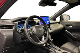 punainen Toyota Corolla Cross 2024 kuva 3.