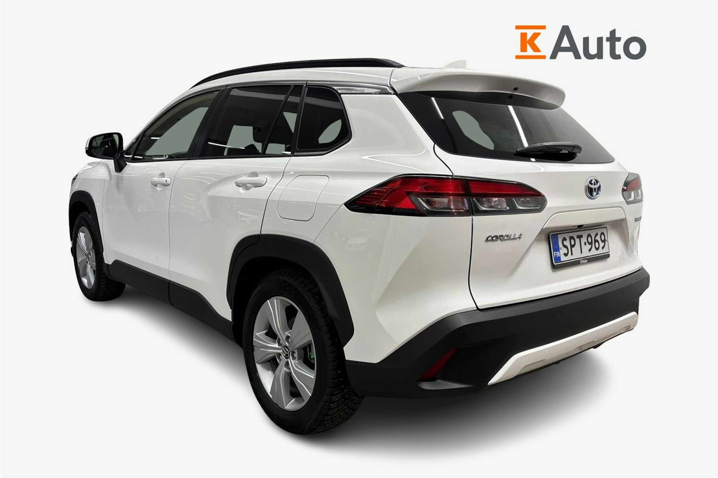 Valkoinen Toyota Corolla Cross 2024 kuva 2.