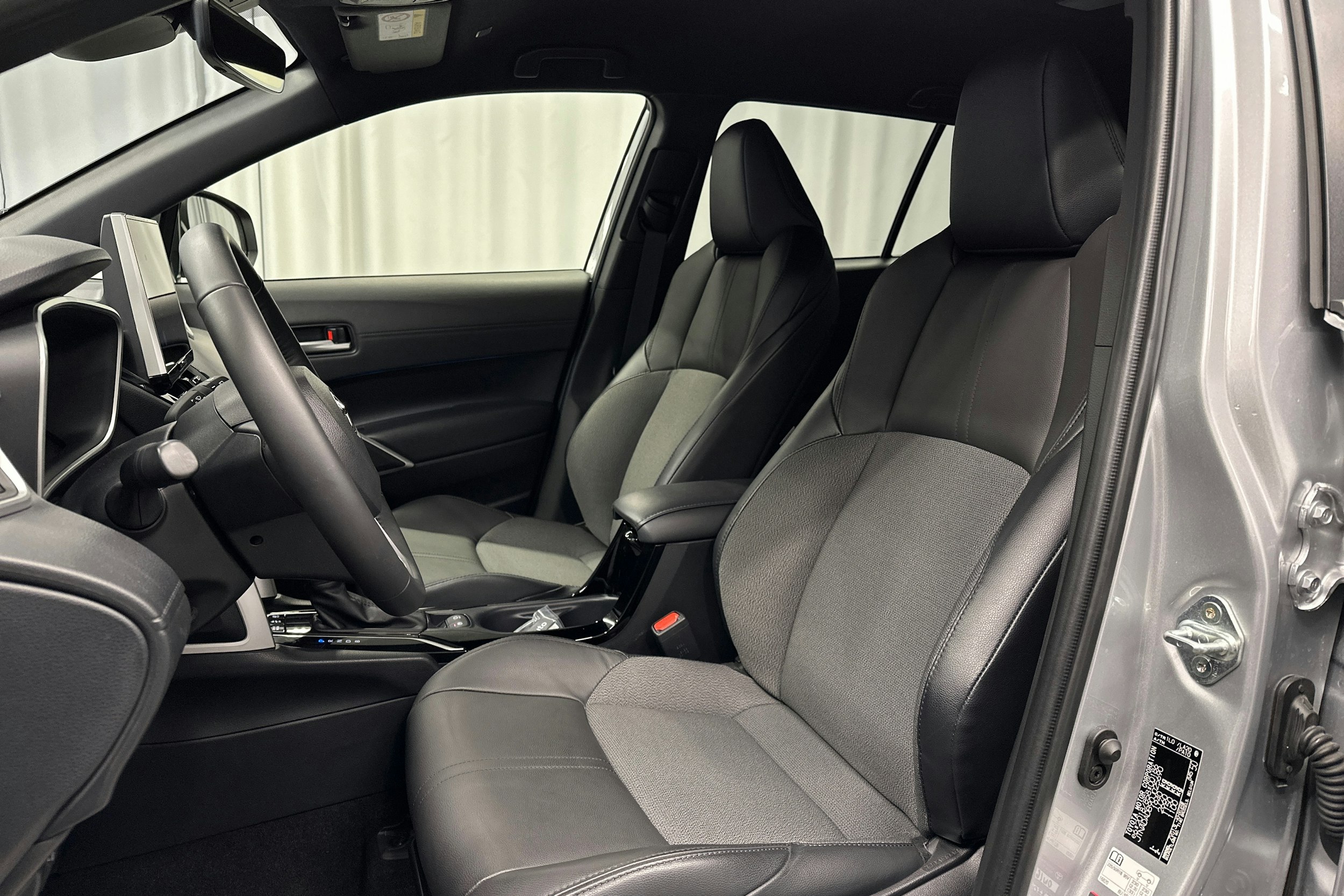 hopea Toyota Corolla Cross 2025 kuva 16.