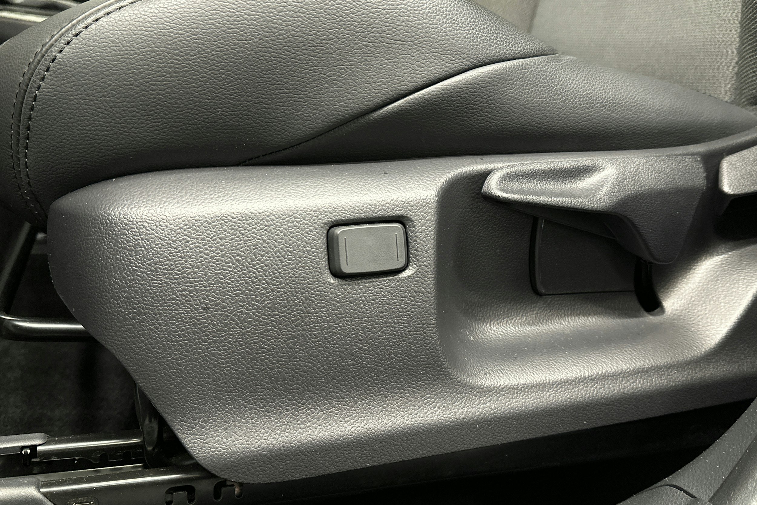 hopea Toyota Corolla Cross 2025 kuva 17.