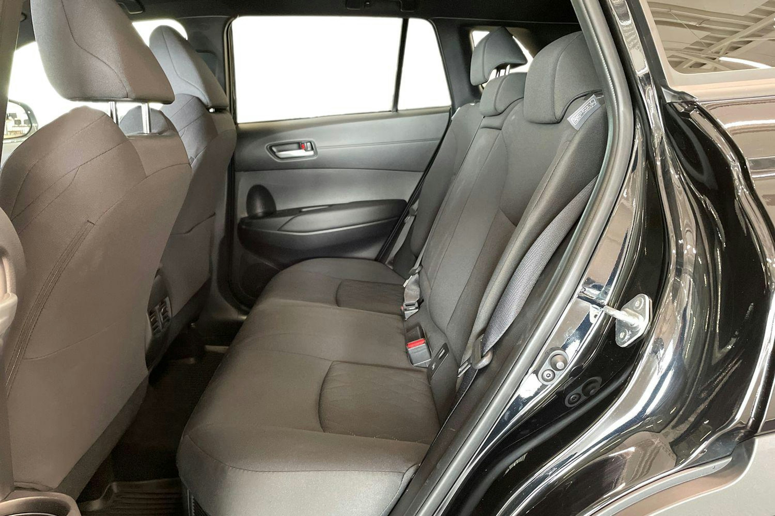 musta Toyota Corolla Cross 2025 kuva 10.