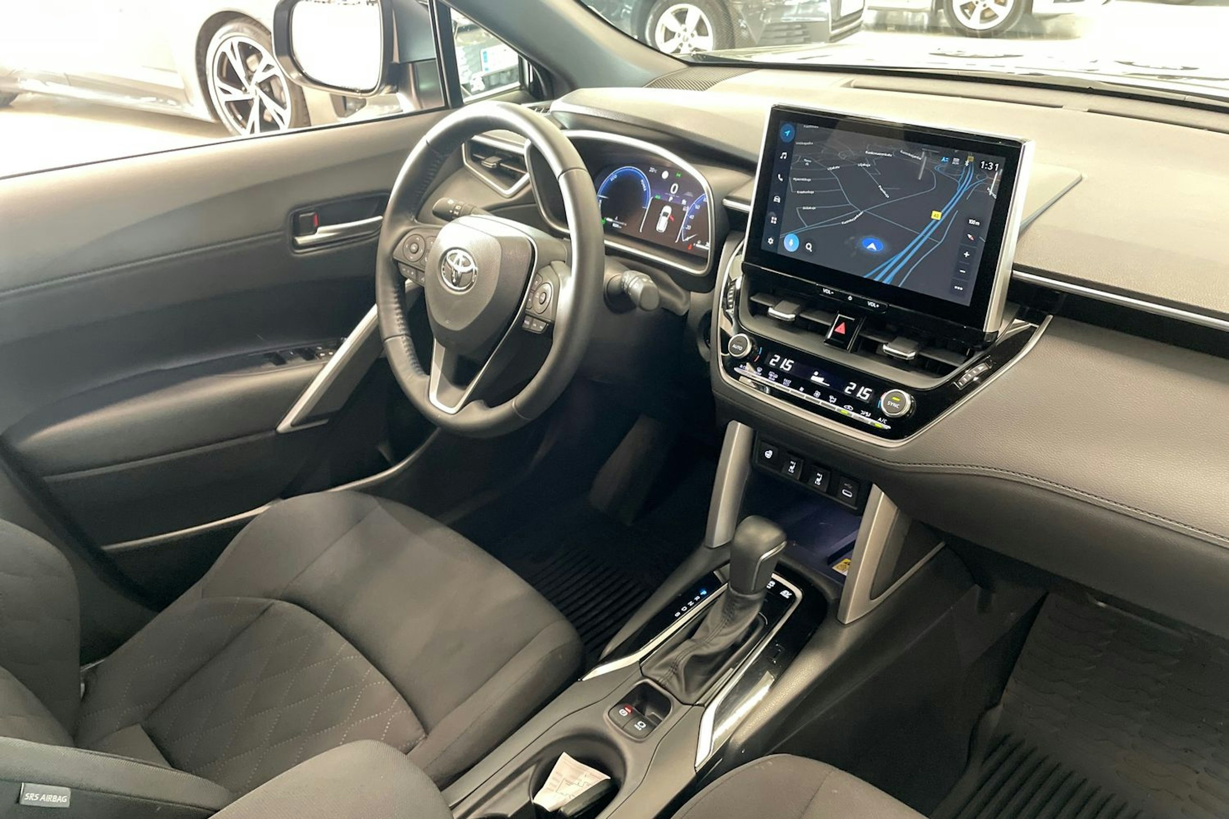 musta Toyota Corolla Cross 2025 kuva 15.