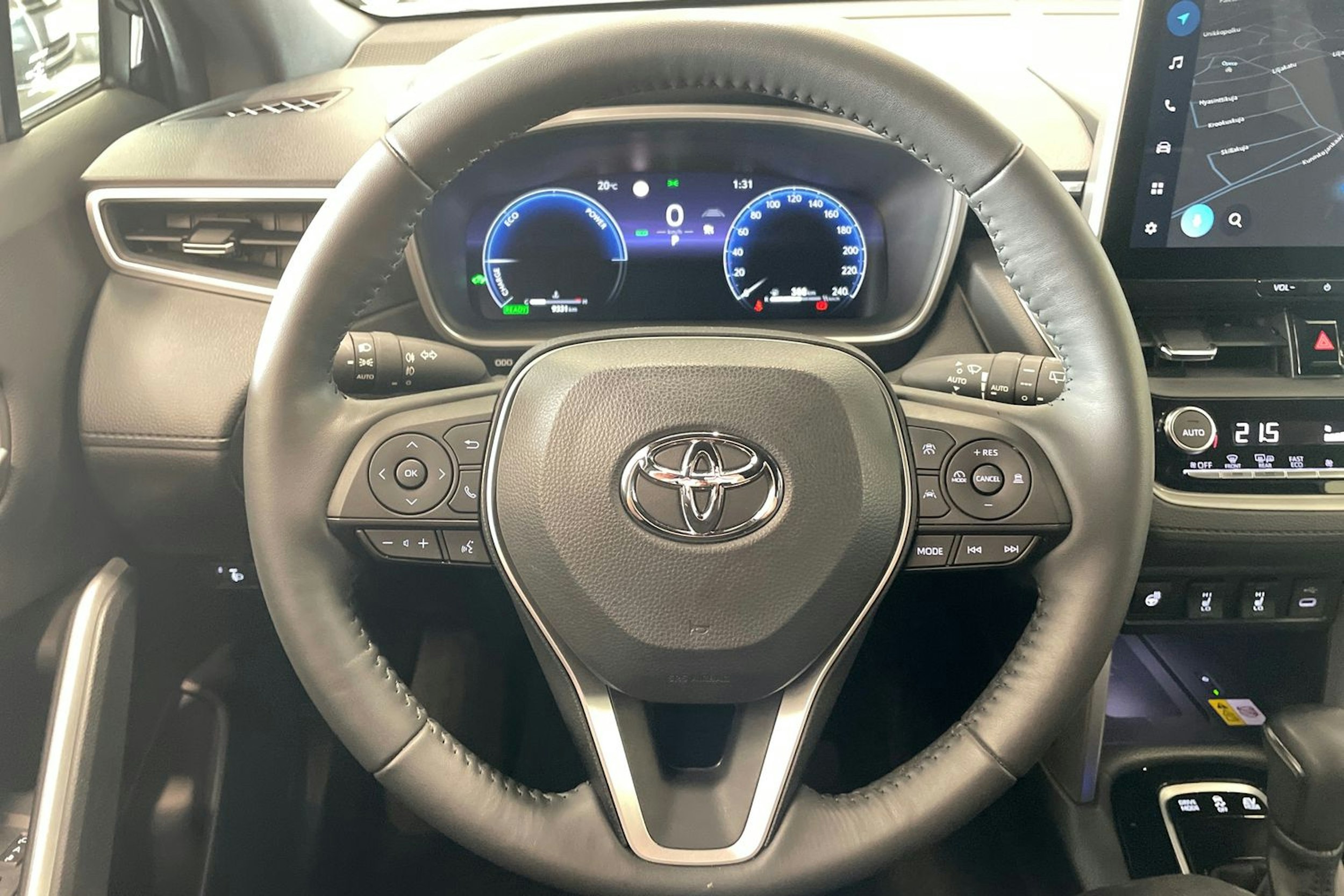 musta Toyota Corolla Cross 2025 kuva 16.