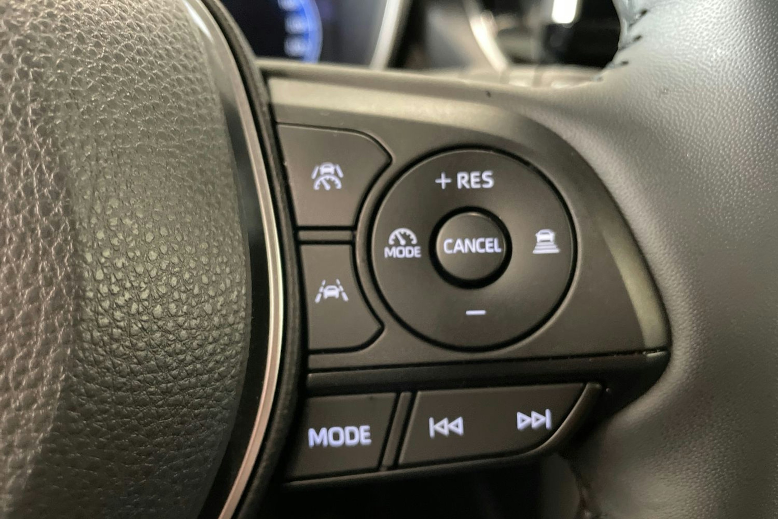 musta Toyota Corolla Cross 2025 kuva 17.