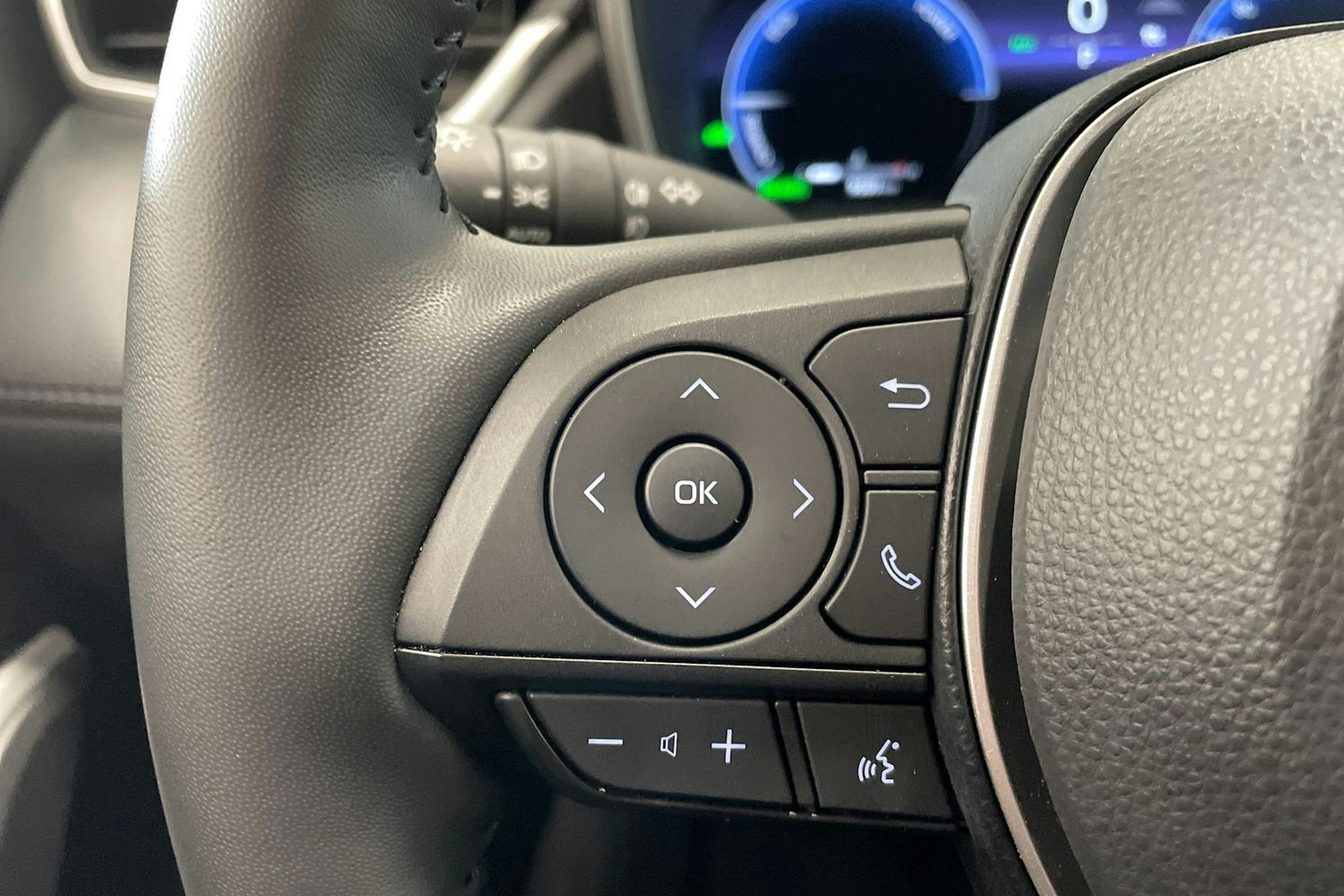 musta Toyota Corolla Cross 2025 kuva 18.