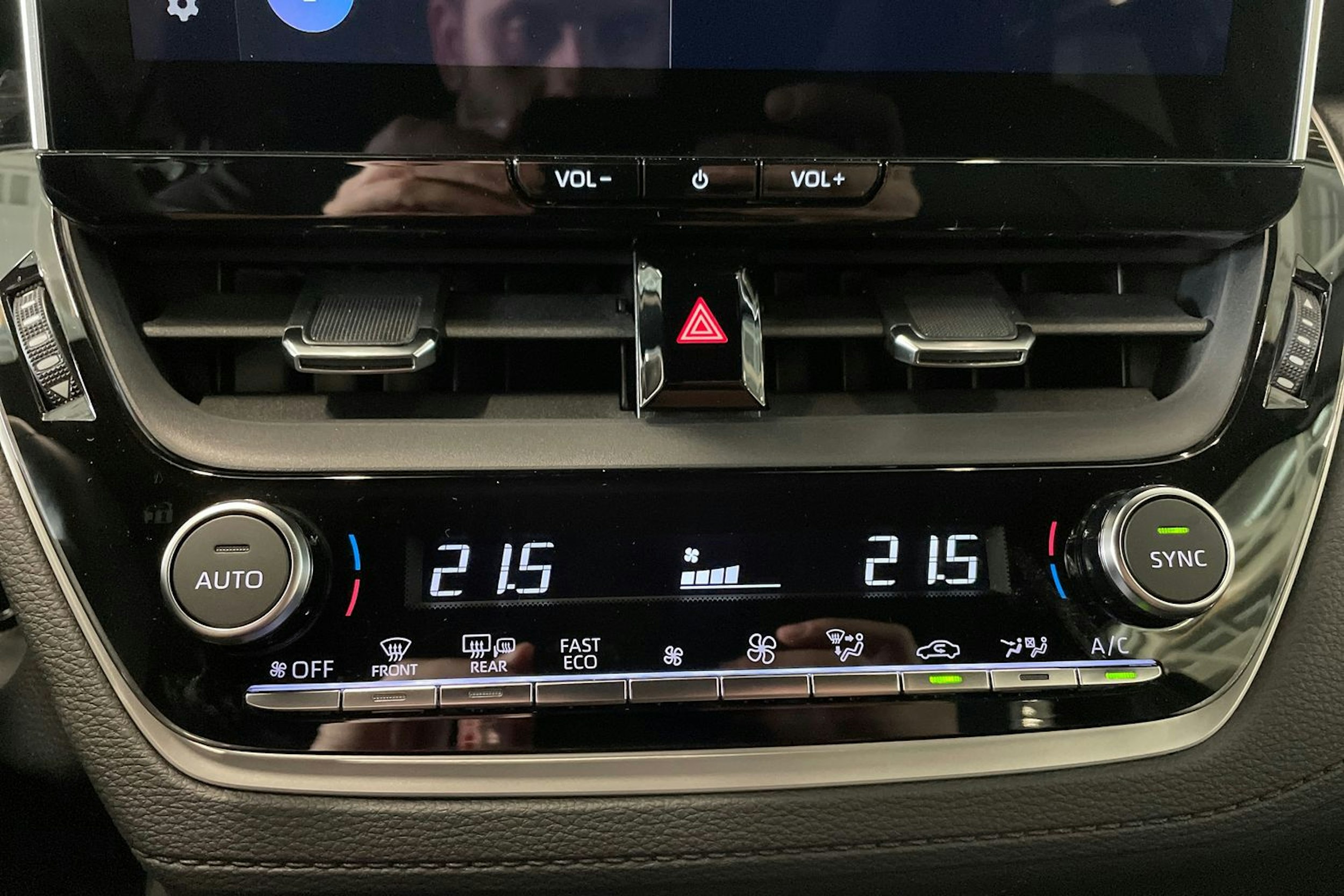 musta Toyota Corolla Cross 2025 kuva 29.