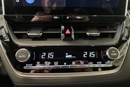 musta Toyota Corolla Cross 2025 kuva 29.