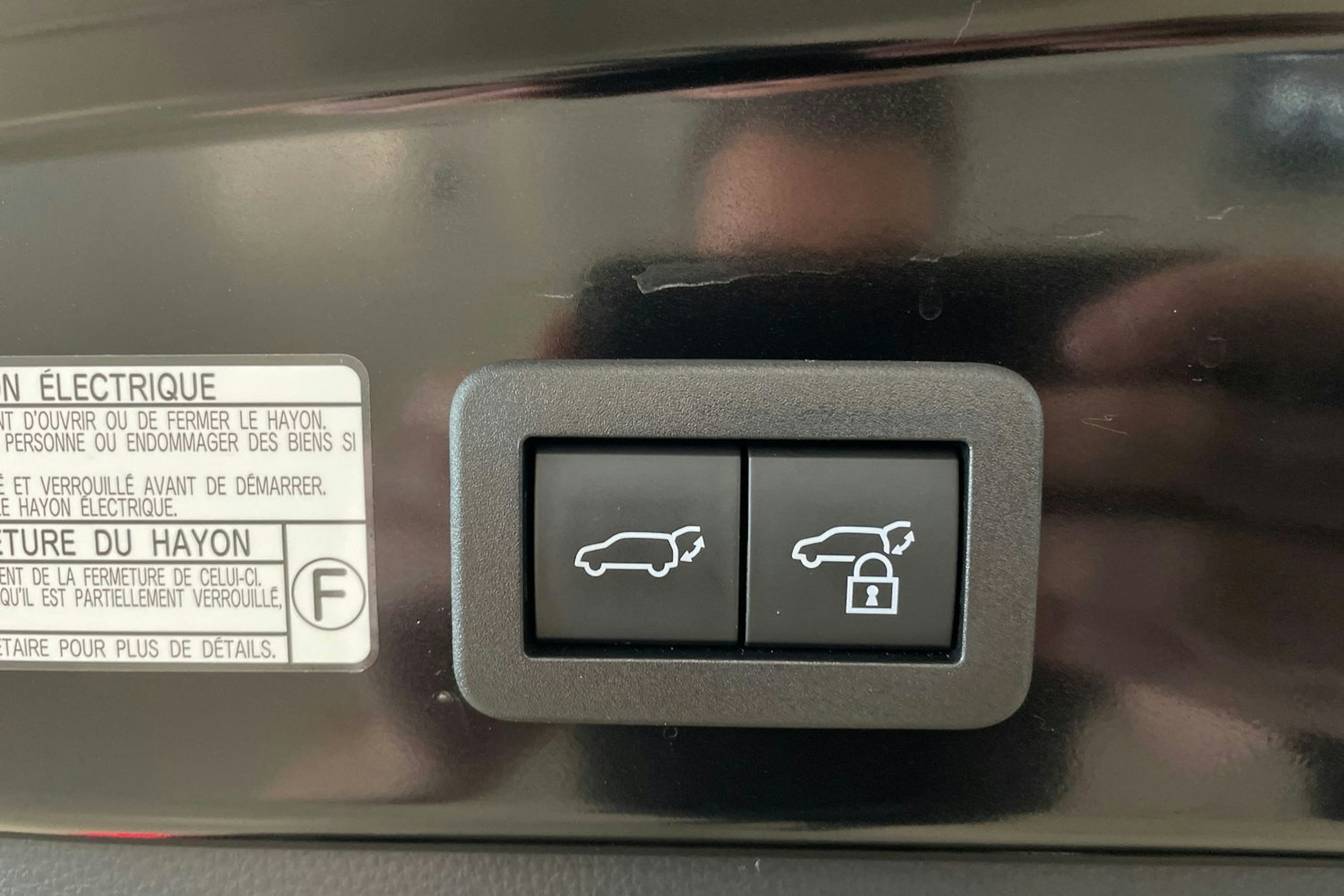 musta Toyota Corolla Cross 2025 kuva 38.