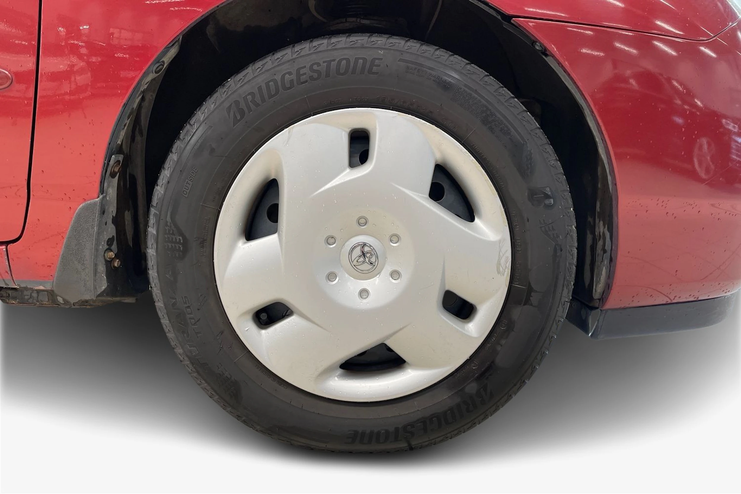 Punainen Toyota Corolla Verso 2003 kuva 9.