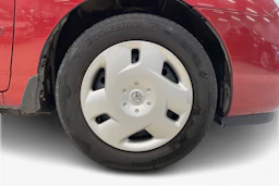 Punainen Toyota Corolla Verso 2003 kuva 9.