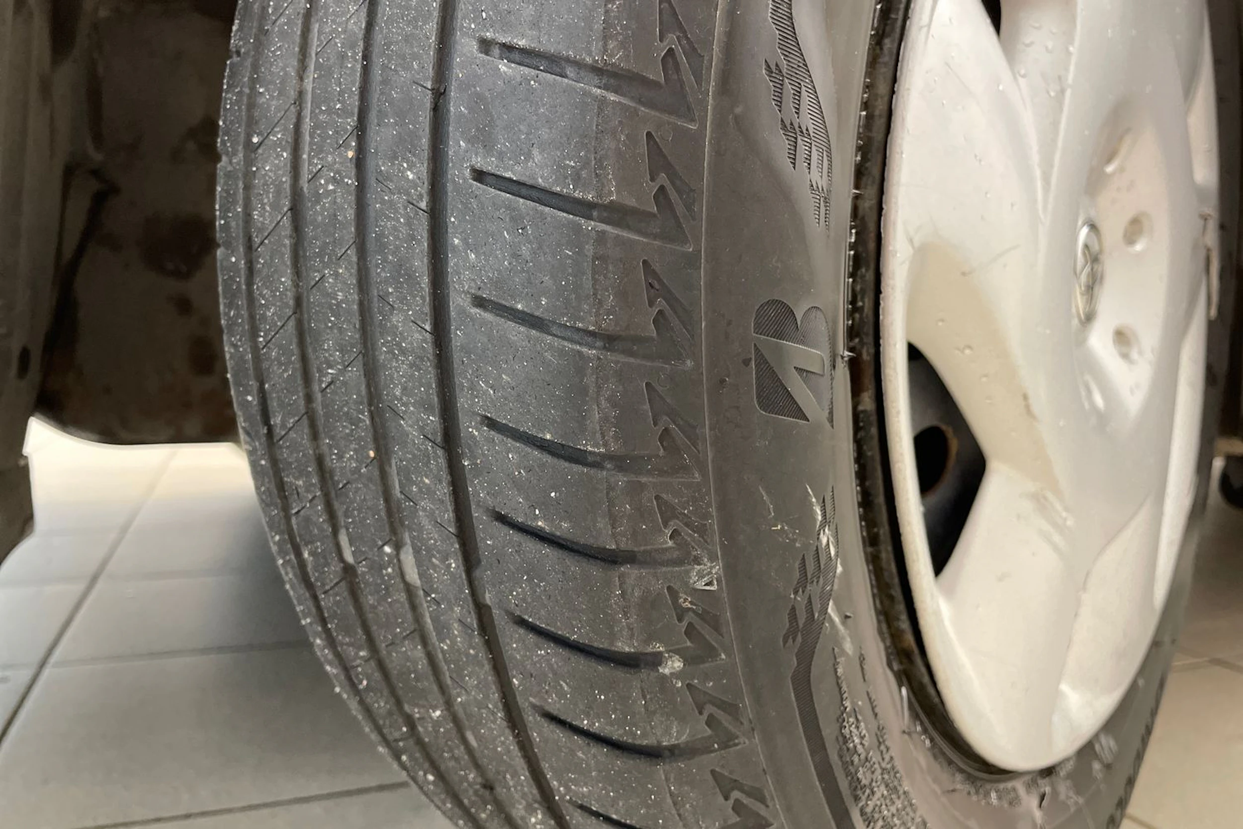 Punainen Toyota Corolla Verso 2003 kuva 11.