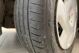 Punainen Toyota Corolla Verso 2003 kuva 11.
