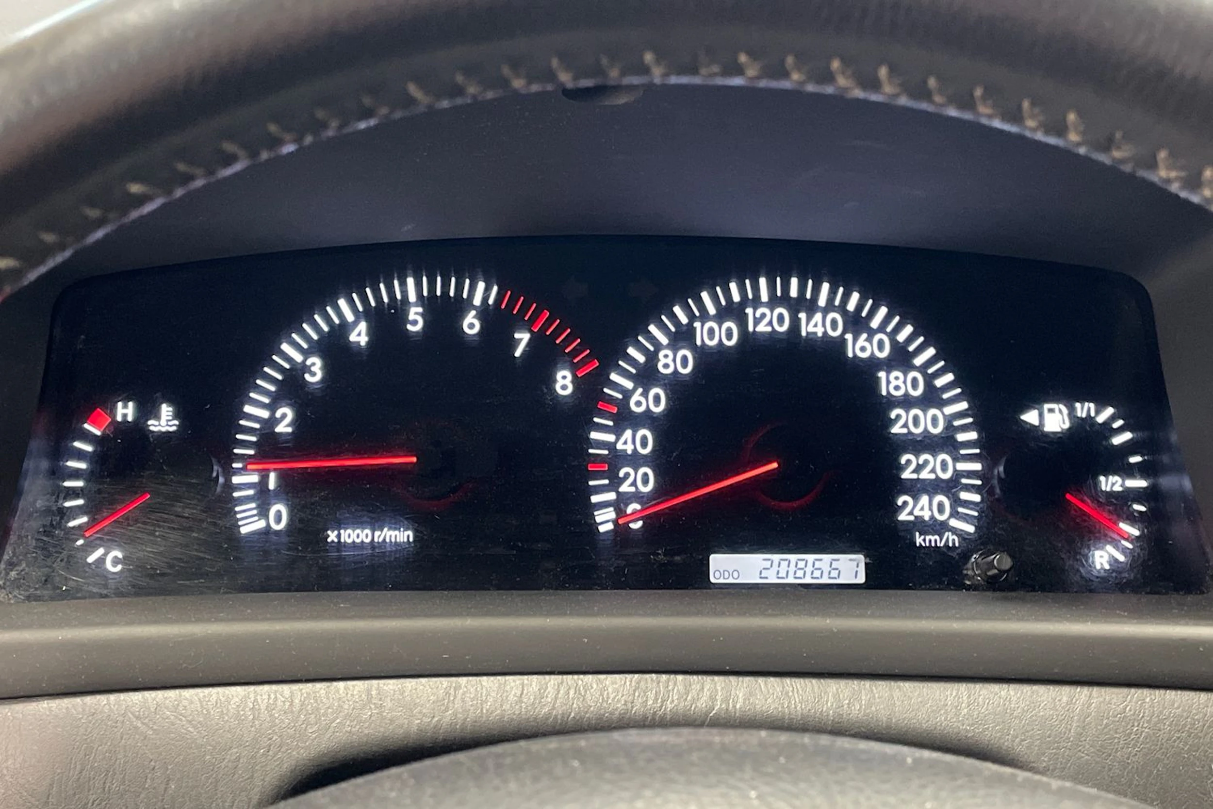 Punainen Toyota Corolla Verso 2003 kuva 13.