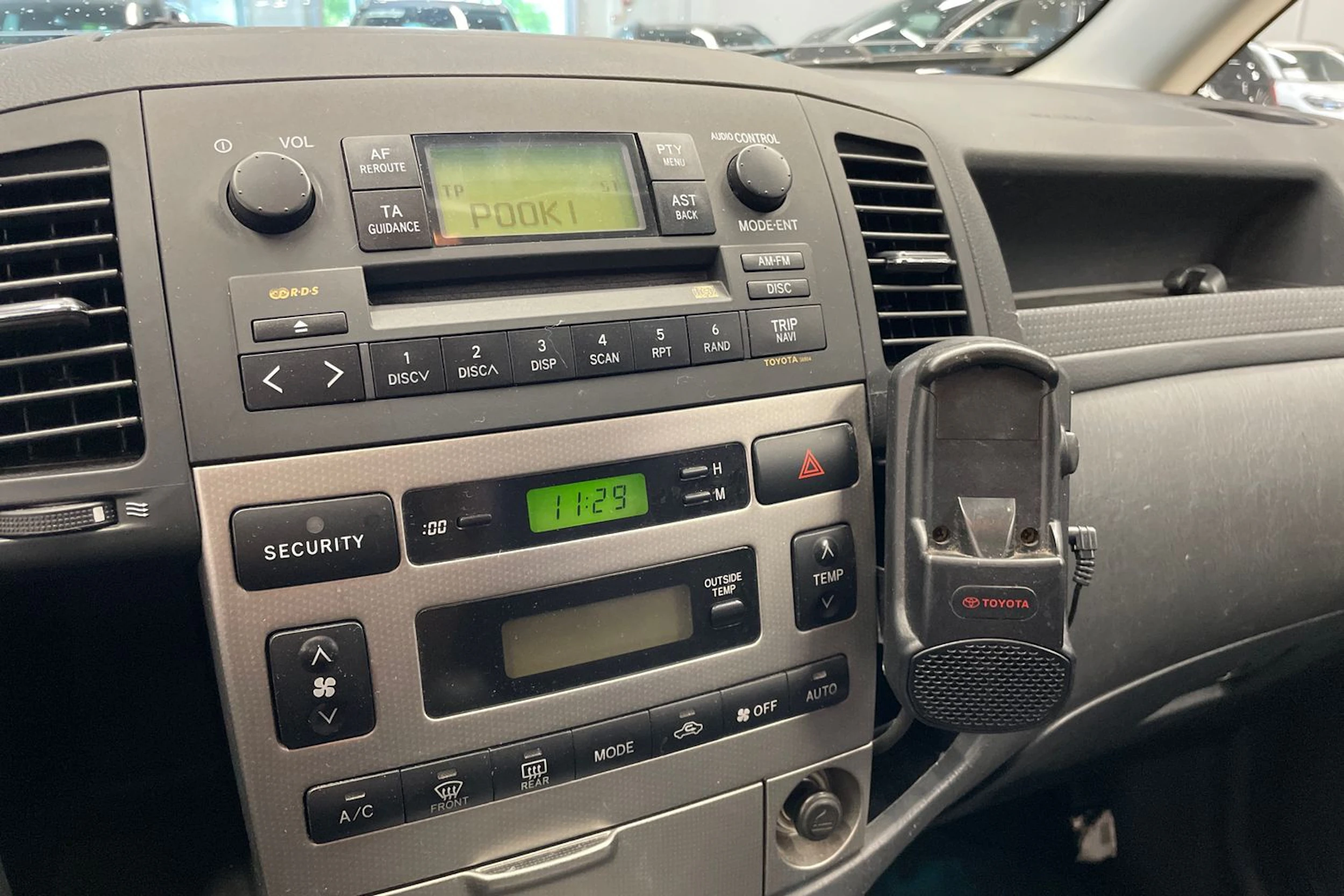 Punainen Toyota Corolla Verso 2003 kuva 14.