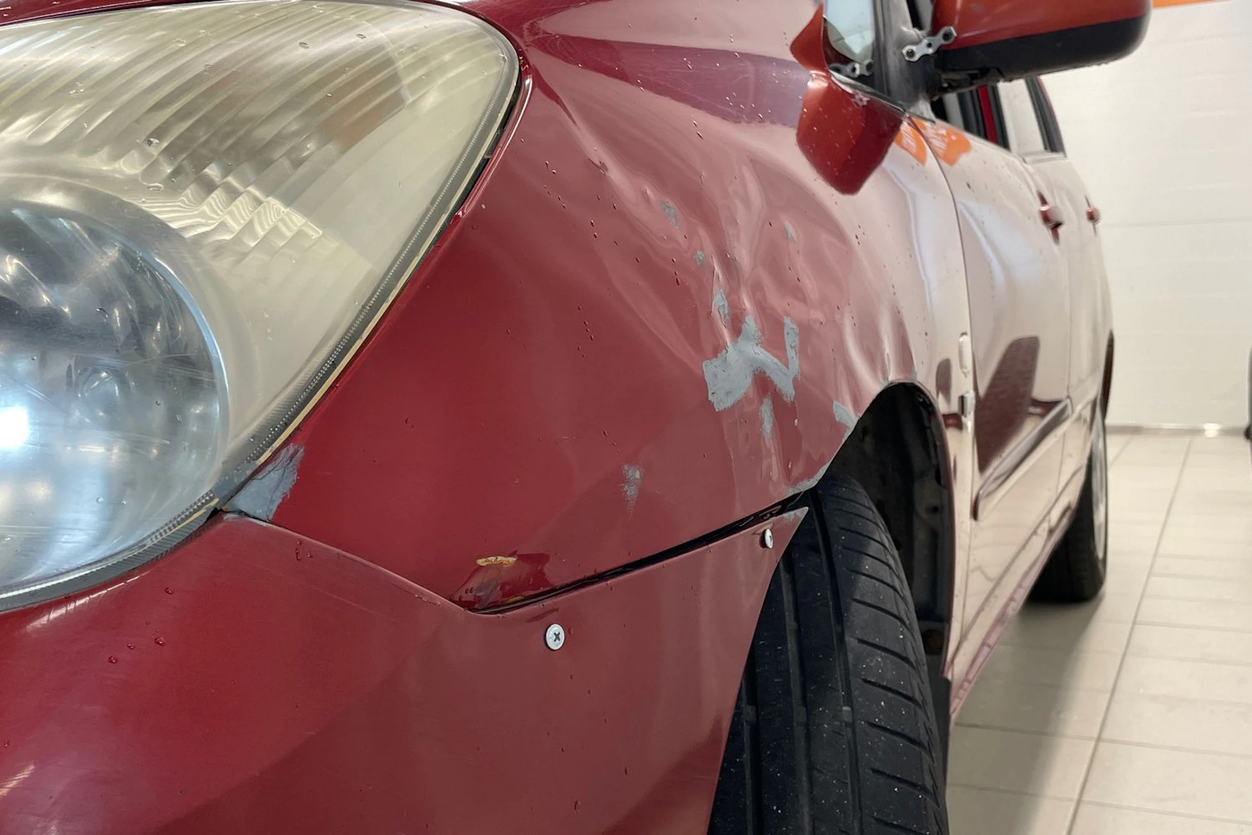 Punainen Toyota Corolla Verso 2003 kuva 21.