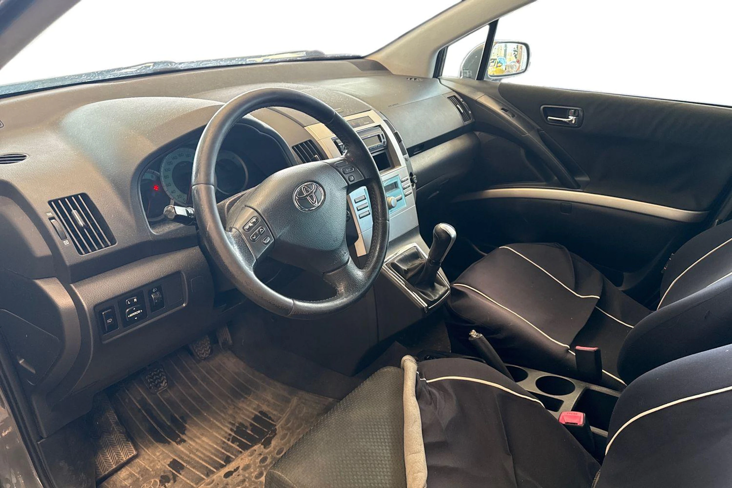 Harmaa Toyota Corolla Verso 2004 kuva 6.