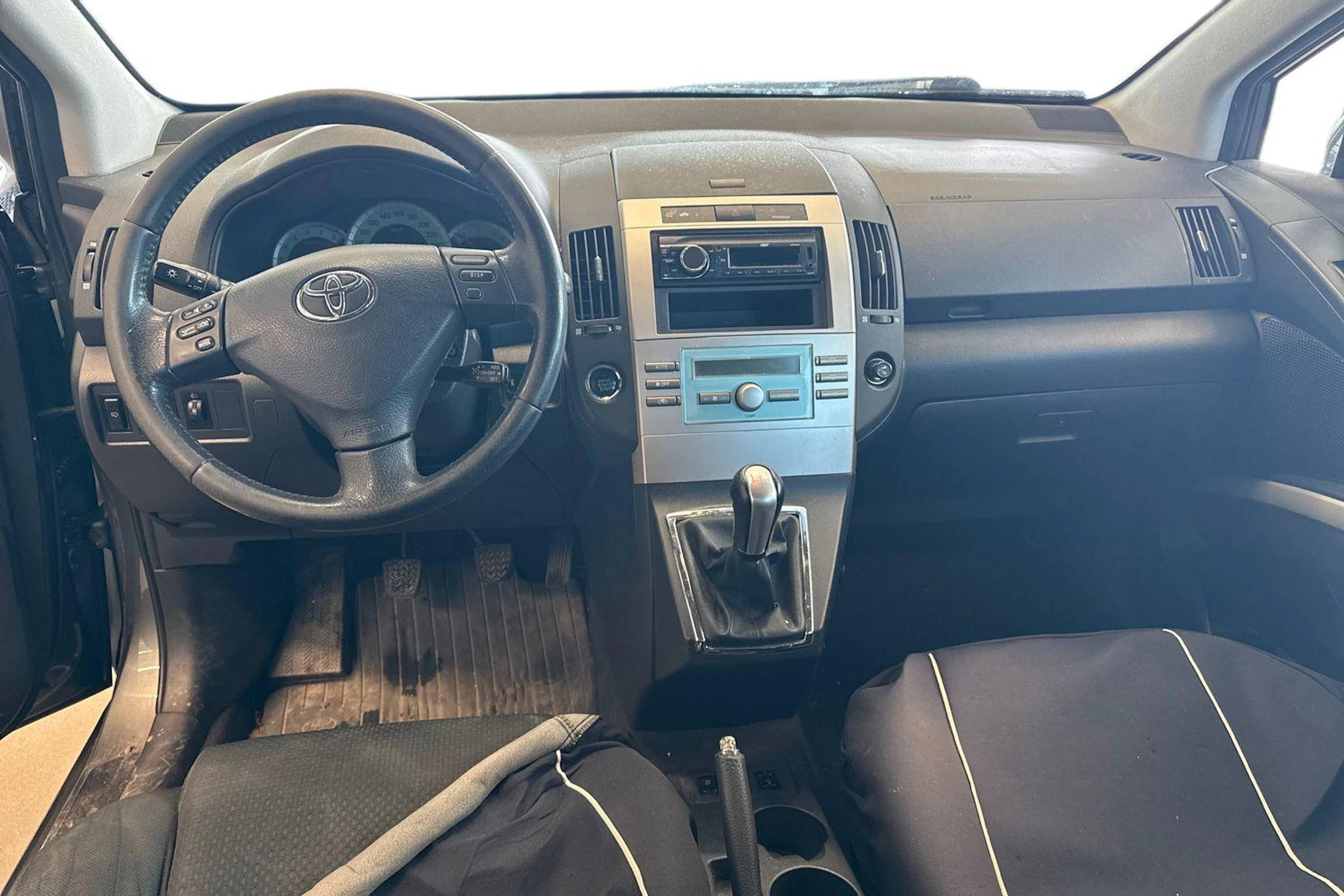 Harmaa Toyota Corolla Verso 2004 kuva 7.