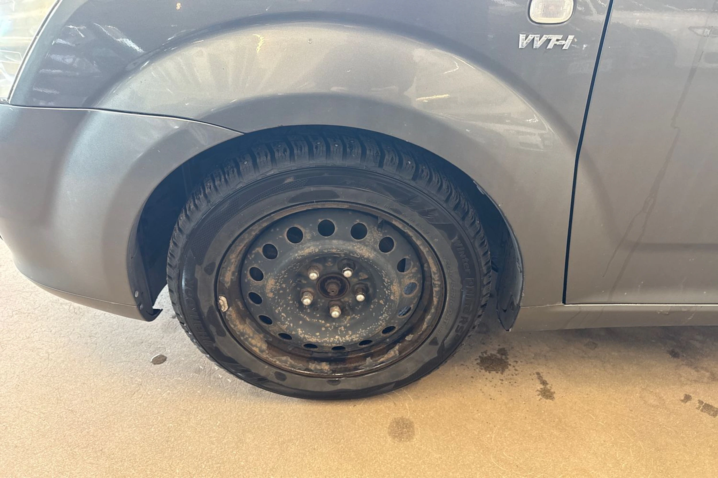 Harmaa Toyota Corolla Verso 2004 kuva 10.