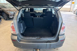 Harmaa Toyota Corolla Verso 2004 kuva 11.