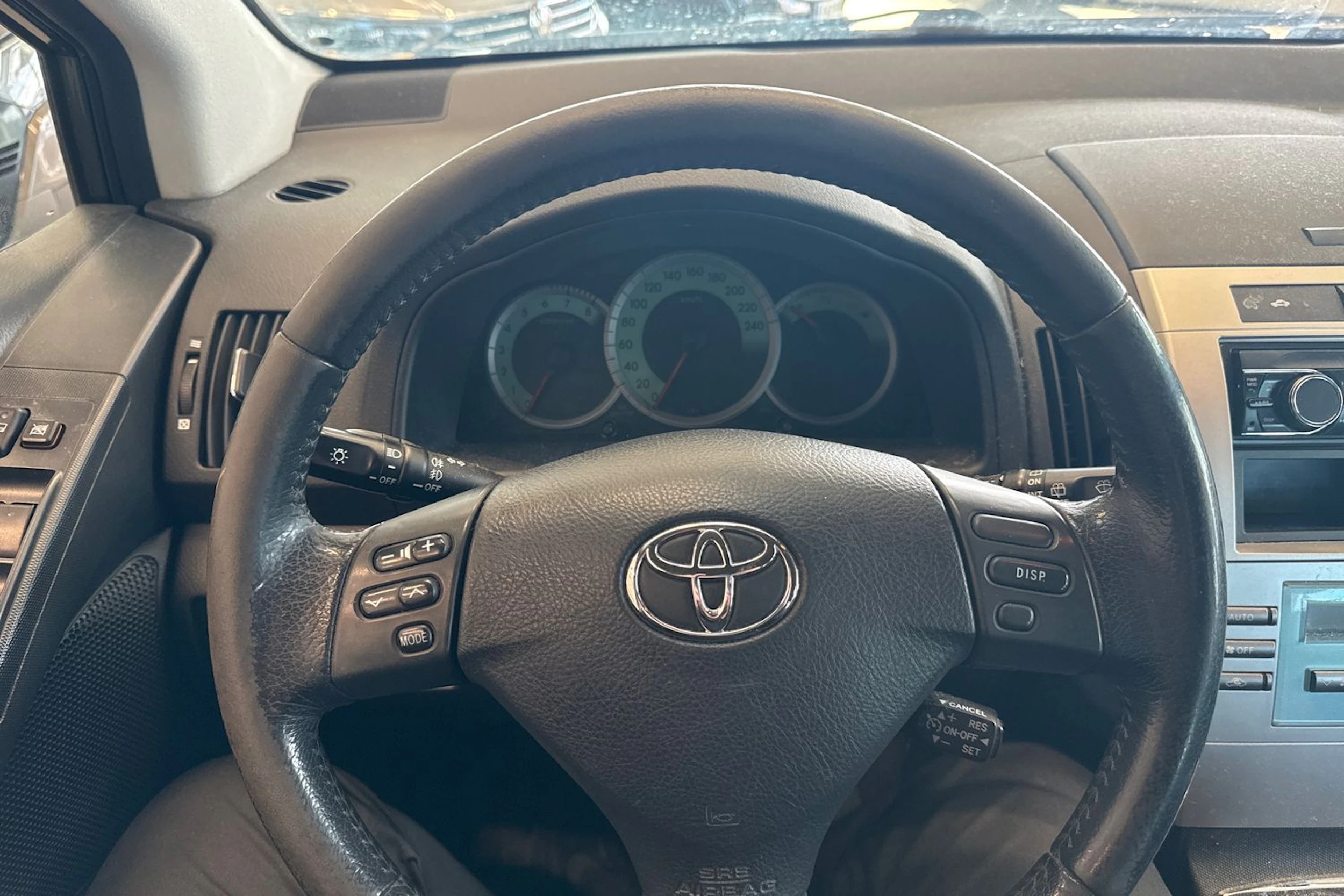 Harmaa Toyota Corolla Verso 2004 kuva 14.