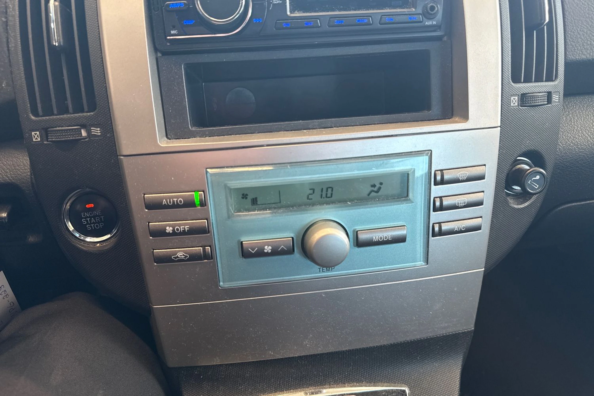 Harmaa Toyota Corolla Verso 2004 kuva 19.