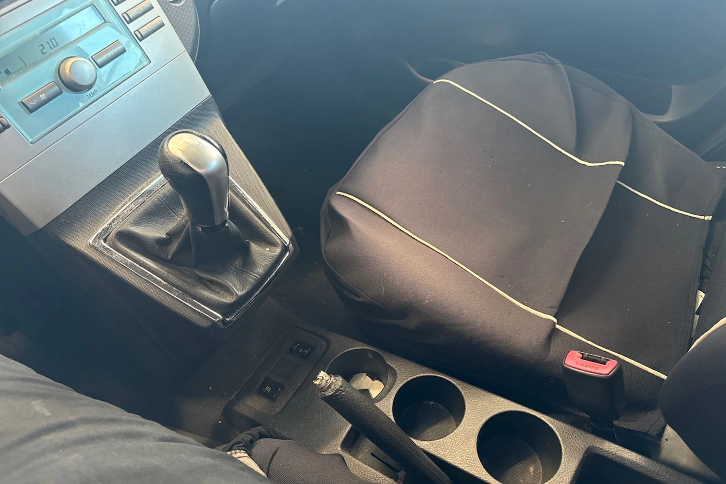 Harmaa Toyota Corolla Verso 2004 kuva 22.