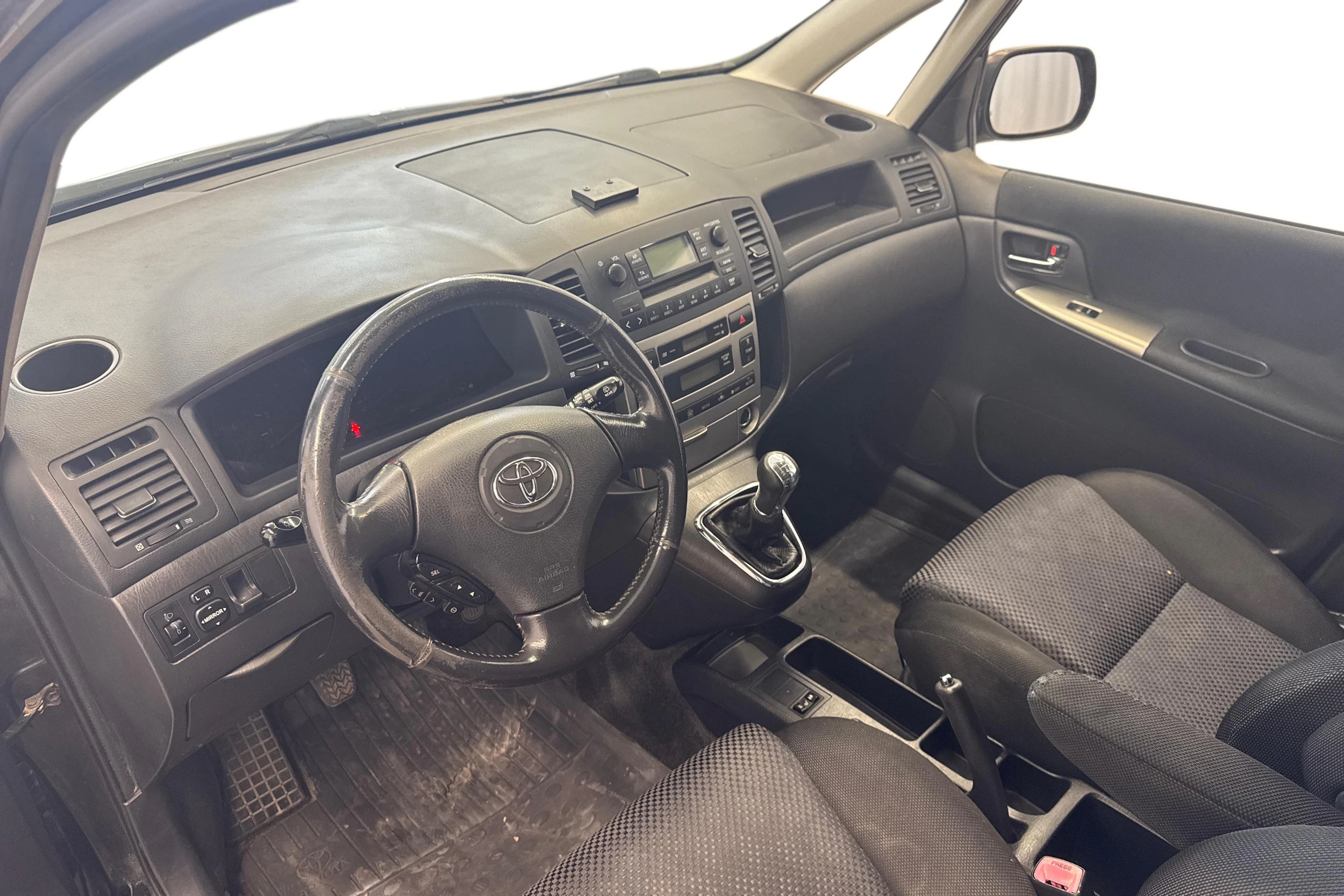 musta Toyota Corolla Verso 2004 kuva 8.