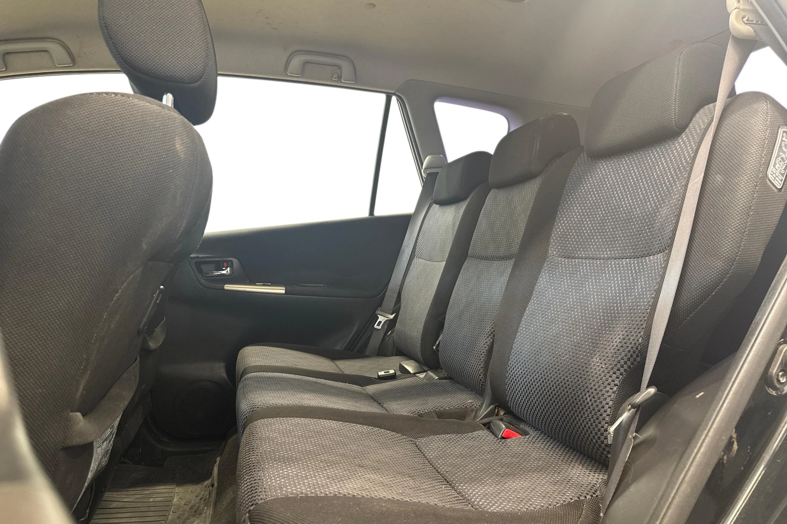 musta Toyota Corolla Verso 2004 kuva 11.