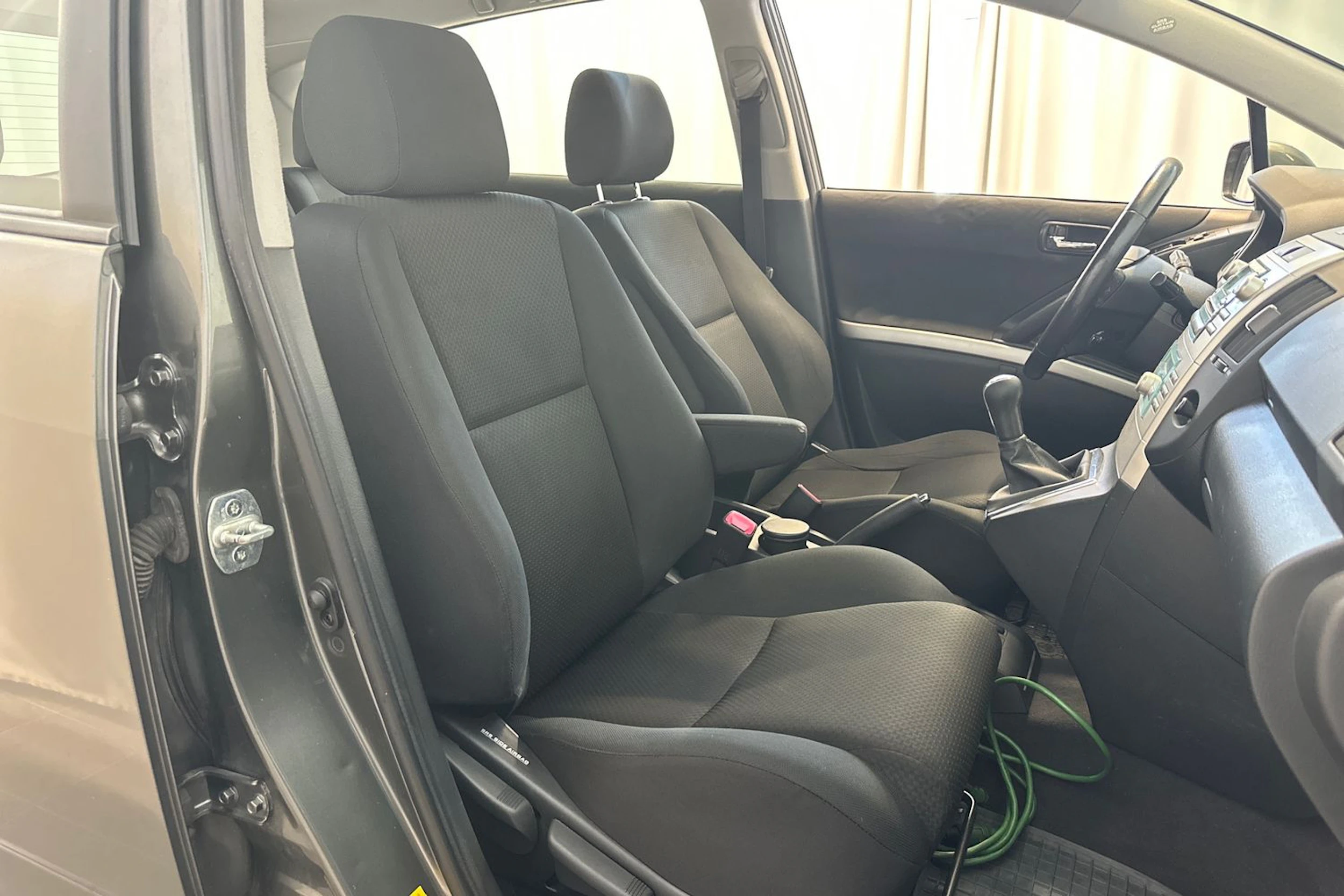 harmaa Toyota Corolla Verso 2005 kuva 11.