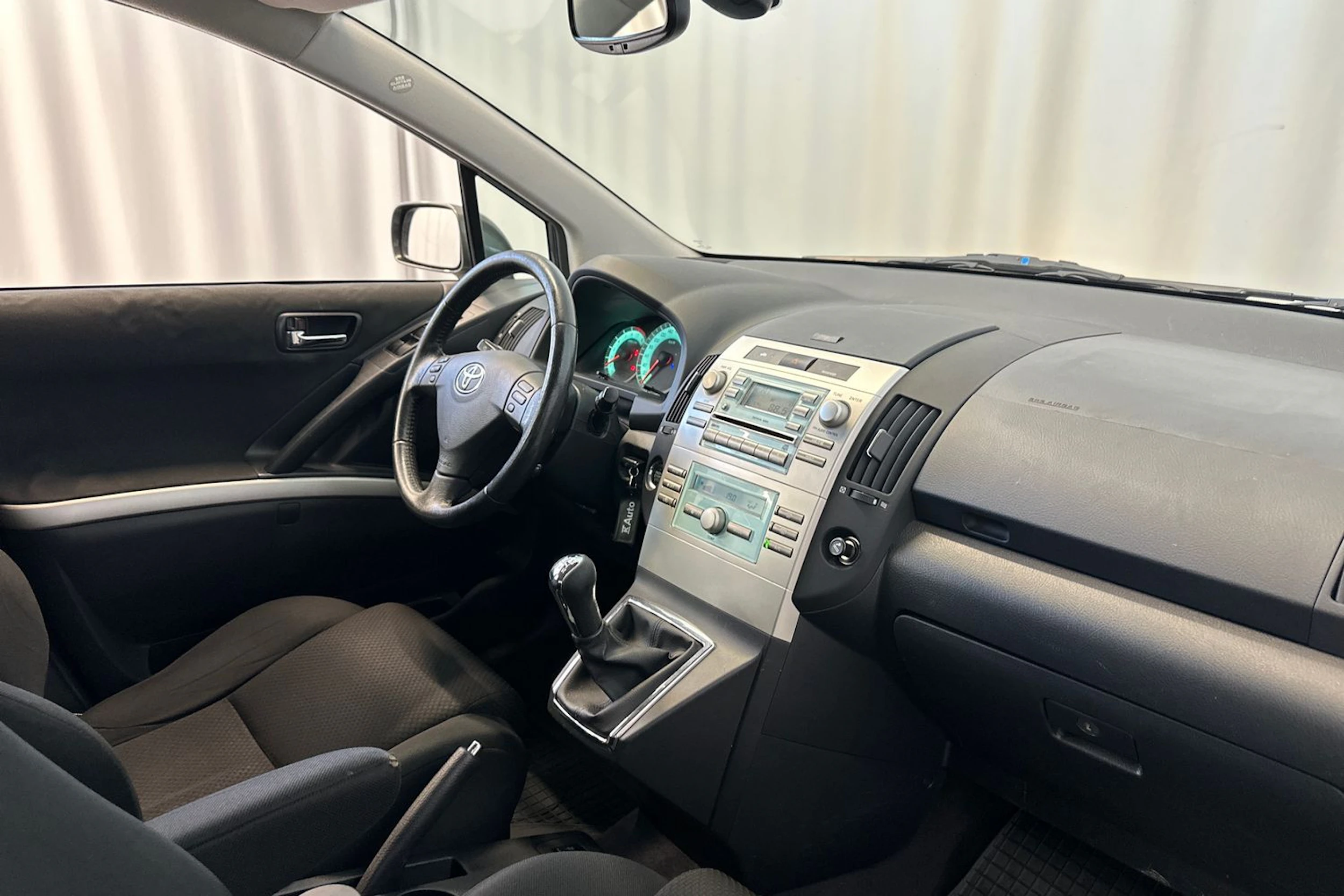 harmaa Toyota Corolla Verso 2005 kuva 12.